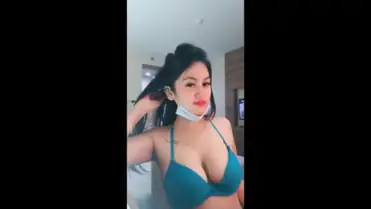 Apartemen Mewah Cewek Montok Pamer Full Body poster